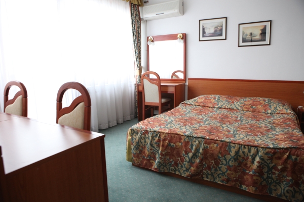 I Hotel